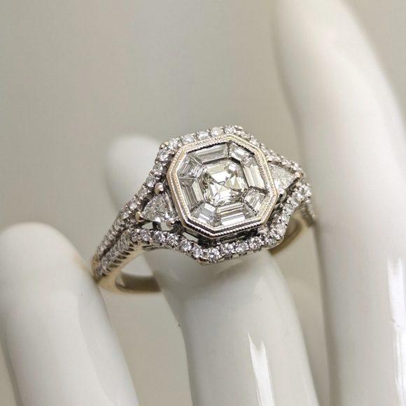 Amazing 18K Gold Diamond Cluster Ring - Picture 5 of 7